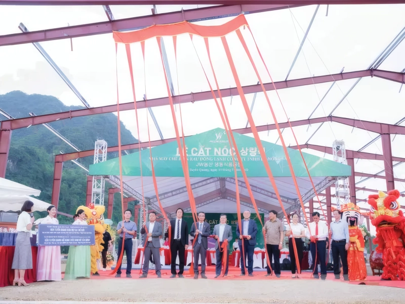 Inside the JW Agricultural Products factory, roofed with Javta SeamLock 500