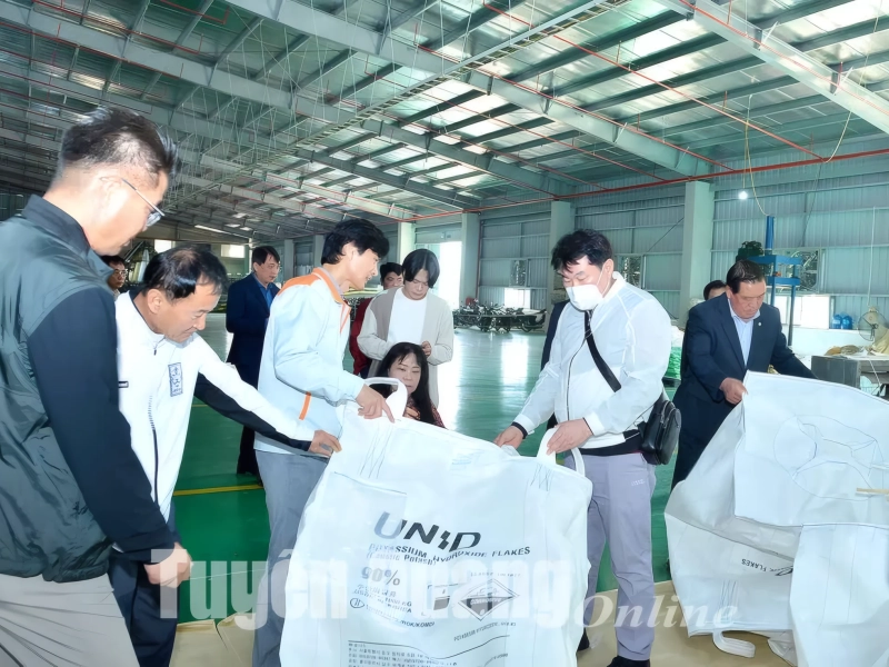 Chủ đầu tư Sunglim Vina kiểm tra vật tư tại công trường