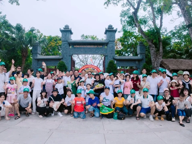 The Phu Son team on the New Year outing